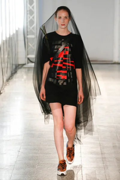 Look 8